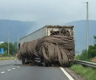 carreta tombada